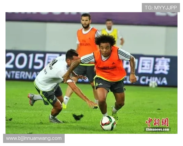 洛杉矶湖人与劲敌展开激烈对决 全场焦点赛事引爆球迷热情