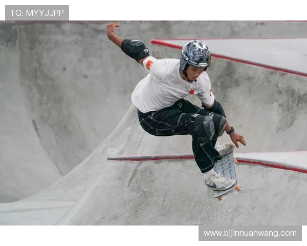 南京滑板队边路渗透战术解析与实战应用探讨